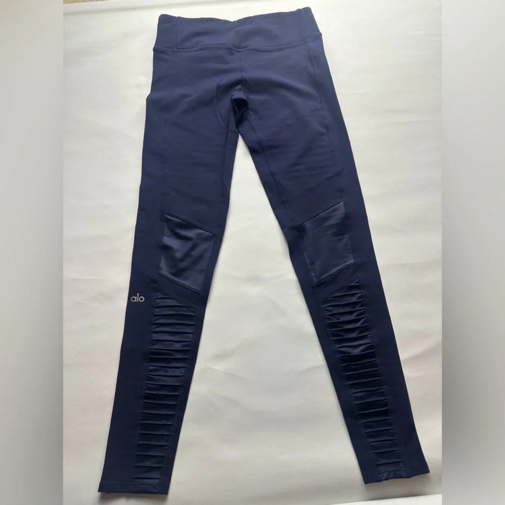 ALO navy low rise leggings. Size small